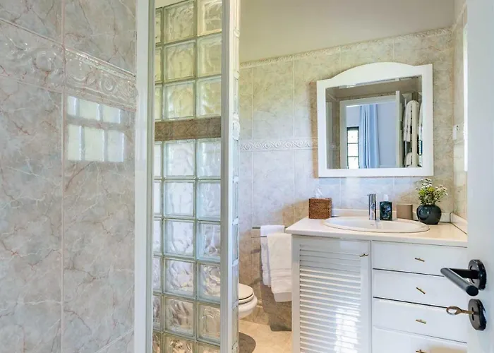 빌라 Riverside Heritage Douro Villa With Pool And Views *